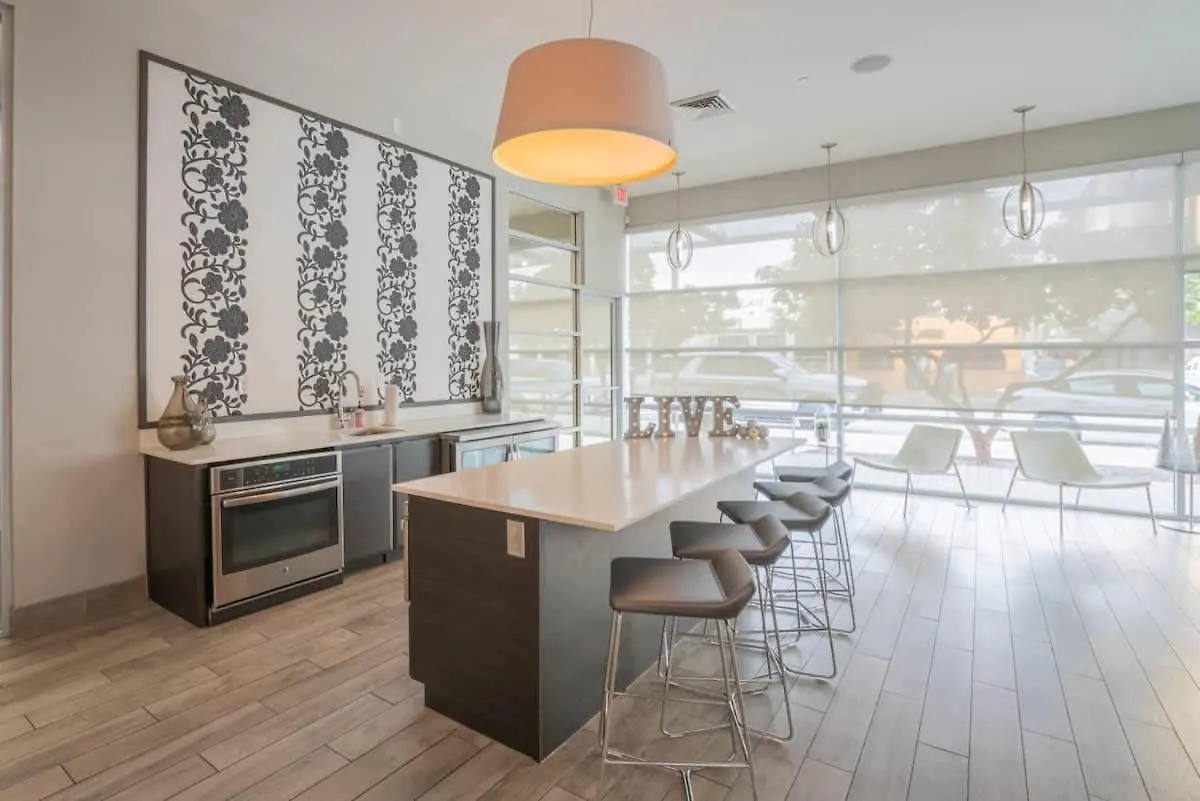 Spacious 2Bd Dt - Balcony, Gym, W-D, Parking - Sleeps 8 Phoenix