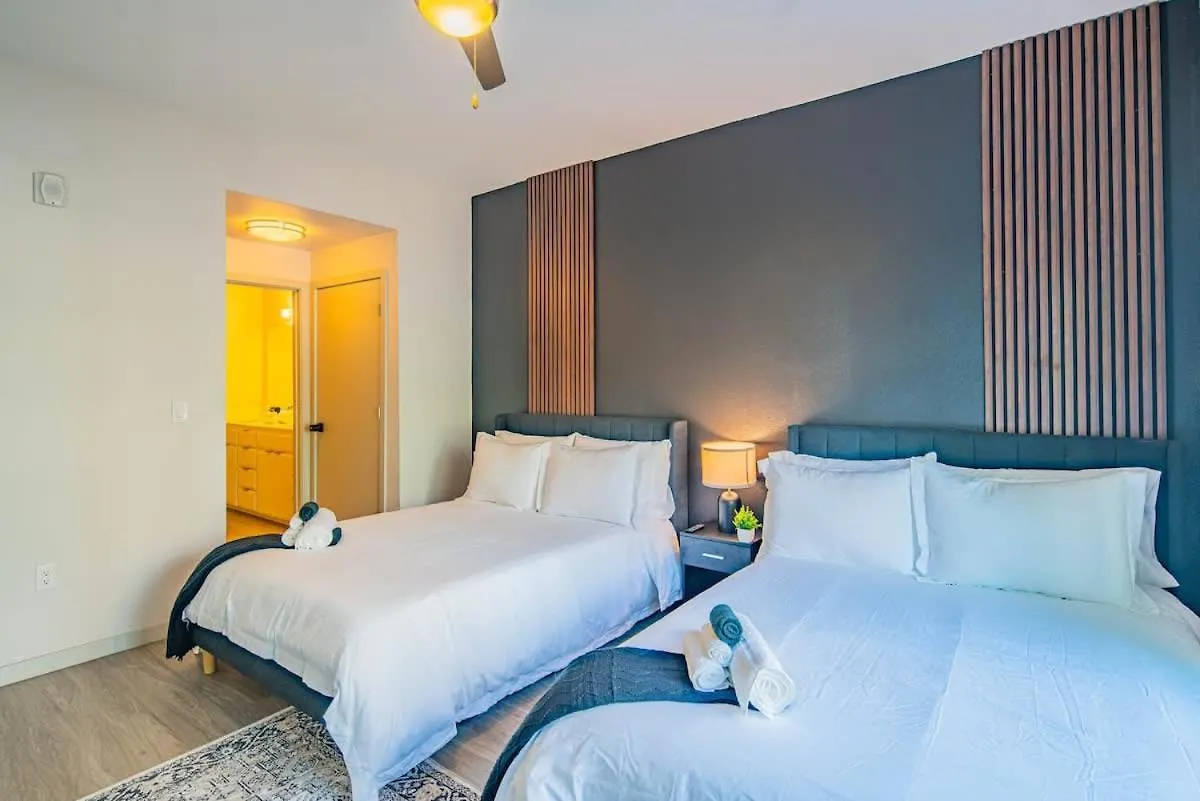 Spacious 2Bd Dt - Balcony, Gym, W-D, Parking - Sleeps 8 Phoenix United States