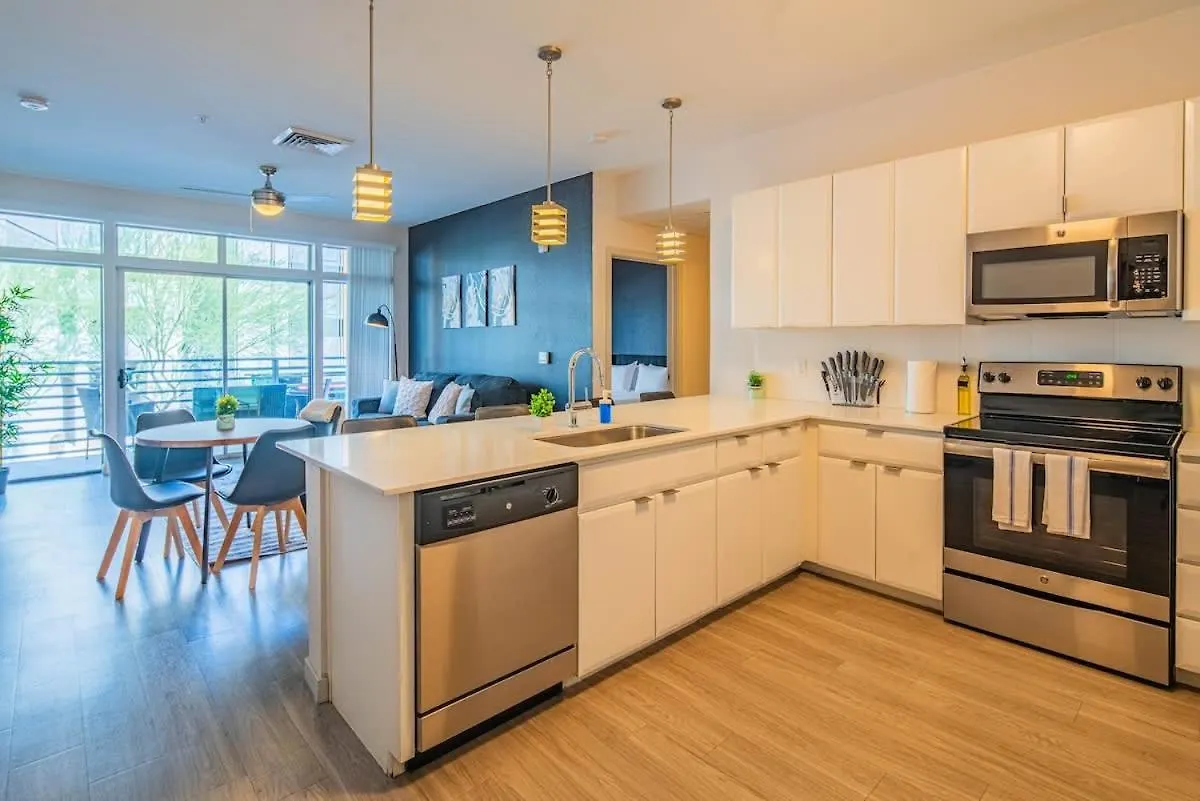 Spacious 2Bd Dt - Balcony, Gym, W-D, Parking - Sleeps 8 Phoenix 0*,