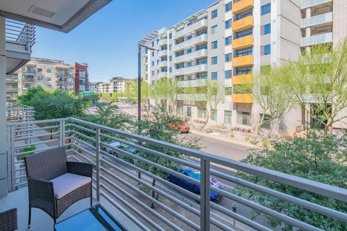 Spacious 2Bd Dt - Balcony, Gym, W-D, Parking - Sleeps 8 Phoenix
