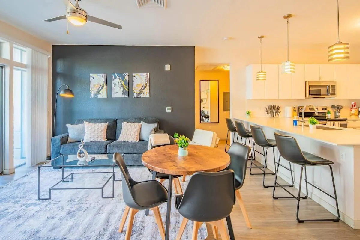 Spacious 2Bd Dt - Balcony, Gym, W-D, Parking - Sleeps 8 Phoenix 0*,  United States